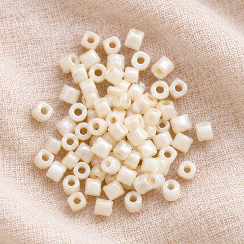 Small cream accent beads
